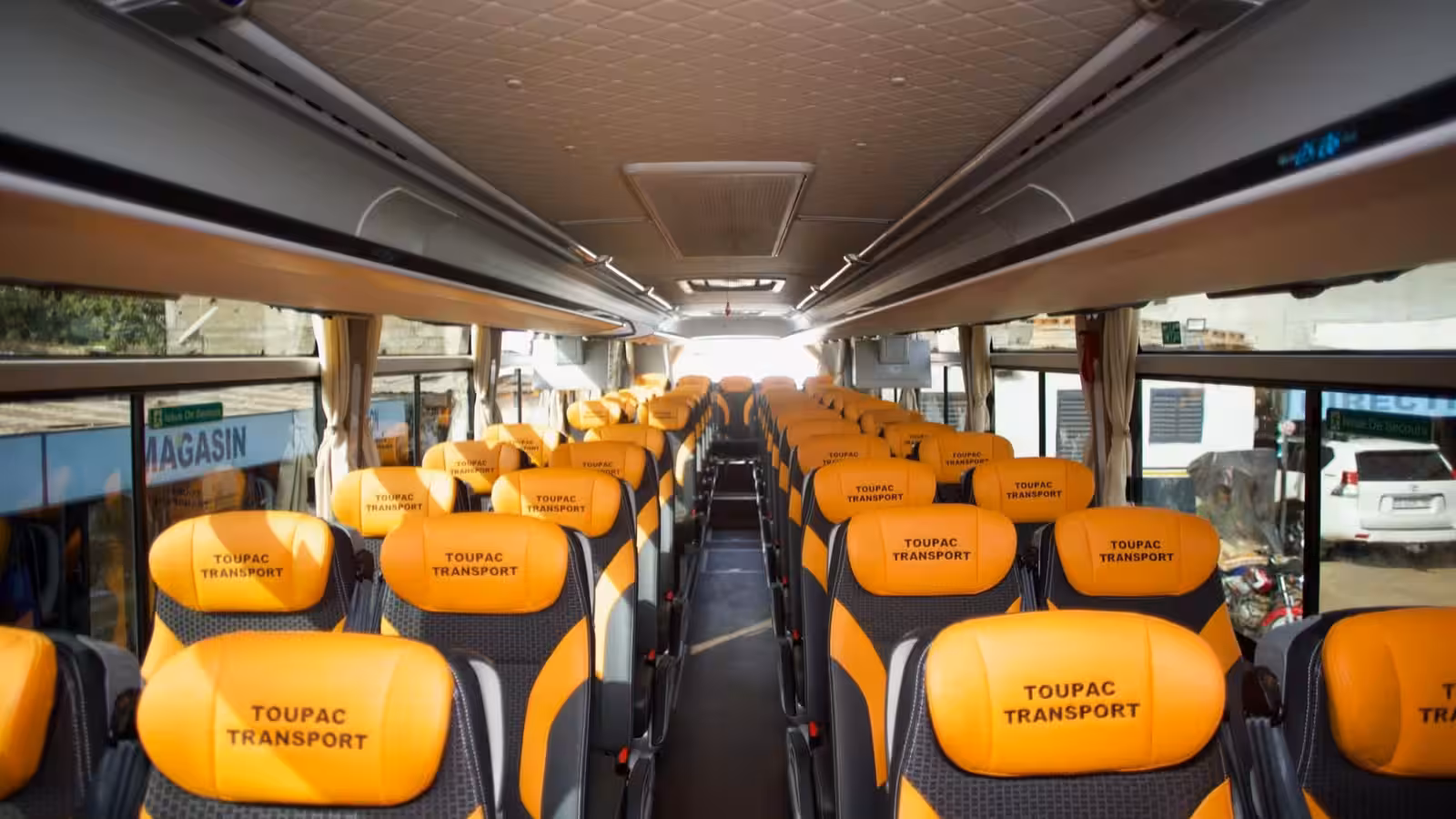Intérieur luxueux et confortable d'un bus Toupac Transport